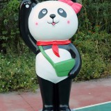 河南校園玻璃鋼卡通熊貓雕塑