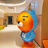 四川購物中心玻璃鋼熊IP雕塑營造母嬰區(qū)童真氛圍