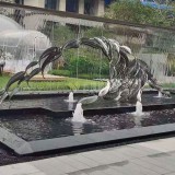 小區(qū)不銹鋼如魚(yú)得水抽象雕塑