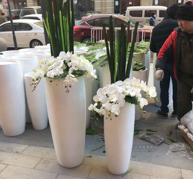 電梯口玻璃鋼落地式花瓶組合