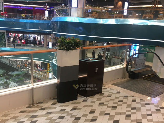 商場電梯口玻璃鋼裝飾花盆