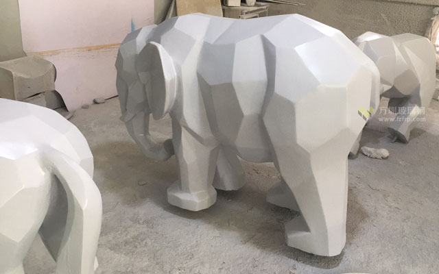 玻璃鋼幾何切面動物雕塑