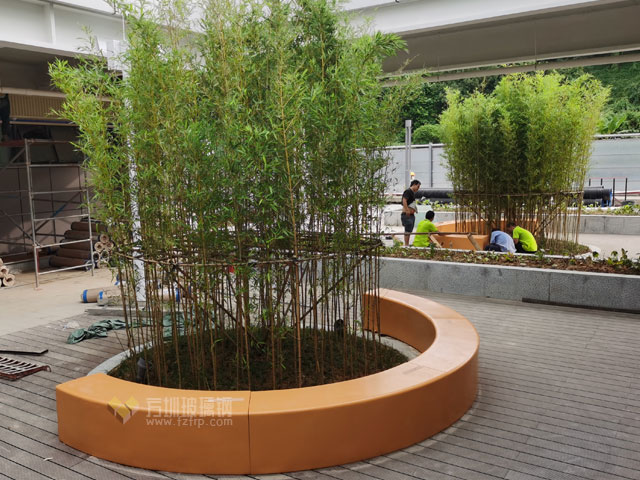 弧形圍樹玻璃鋼花池坐凳提升深圳桃花源休閑景觀