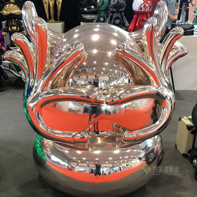 玻璃鋼卡通牛雕塑擺件納米噴鍍亮相深圳展會(huì)