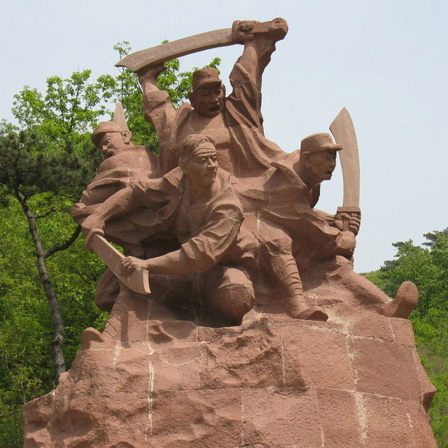 玻璃鋼仿砂巖大刀戰(zhàn)士雕塑