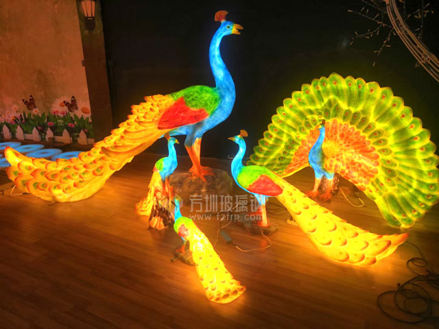 玻璃鋼發(fā)光孔雀雕塑透光仿真景觀裝飾