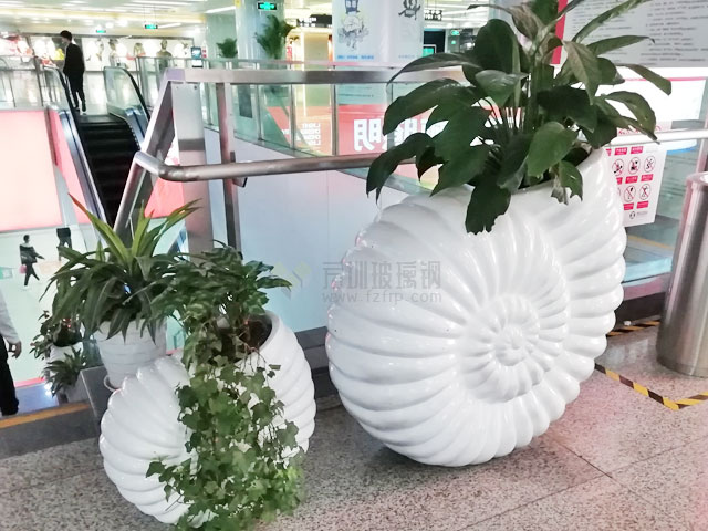 深圳北站玻璃鋼海螺花盆創(chuàng)意組合景觀裝飾花器