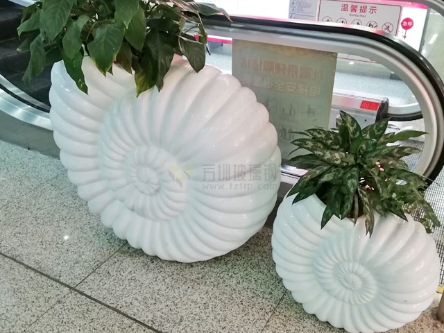 深圳北站玻璃鋼海螺花盆創(chuàng)意組合景觀裝飾花器