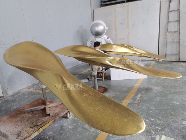 珠海玻璃鋼造型魚貼金銀箔裝飾公共藝術(shù)