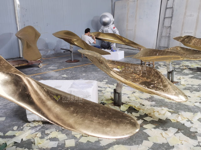 珠海玻璃鋼造型魚貼金銀箔裝飾公共藝術(shù)