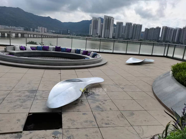 珠海玻璃鋼造型魚貼金銀箔裝飾公共藝術(shù)
