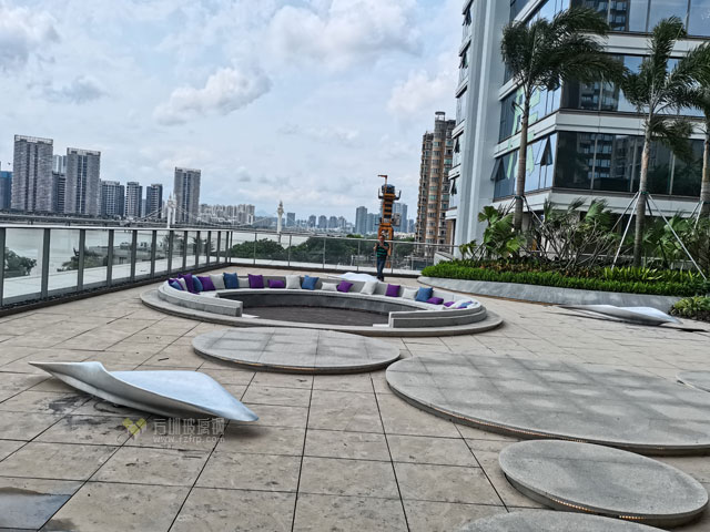 珠海玻璃鋼造型魚貼金銀箔裝飾公共藝術(shù)