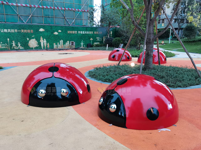 玻璃鋼景觀小品：點(diǎn)亮城市的璀璨之美