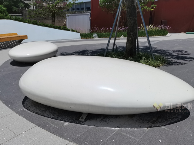 玻璃鋼鵝卵石坐凳提升深圳休閑廣場戶外景觀