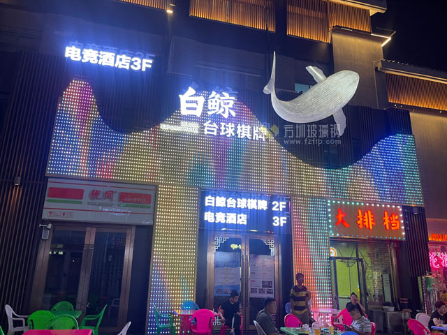 玻璃鋼發(fā)光鯨魚雕塑裝飾山東門頭墻面戶外景觀