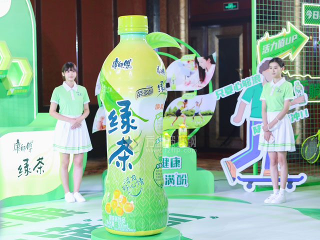 玻璃鋼綠茶瓶雕塑模型為新品茶飲上海發(fā)布會站臺