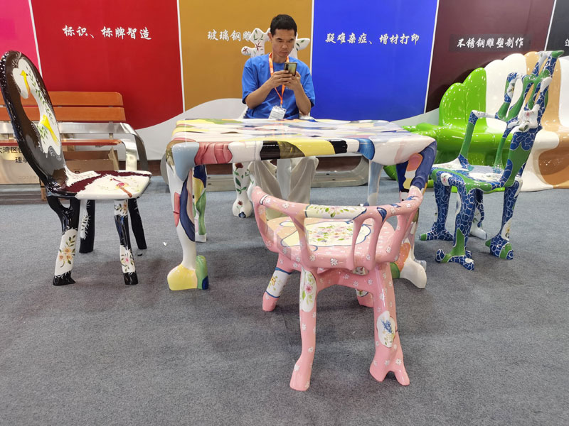 玻璃鋼創(chuàng)意休閑家具彩繪讓藝術升級