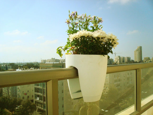 廣東玻璃鋼陽(yáng)臺(tái)護(hù)欄花盆