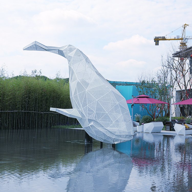園林大型不銹鋼鏤空鯨魚雕塑