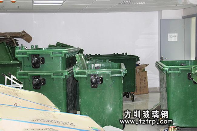 塑料垃圾清運(yùn)車