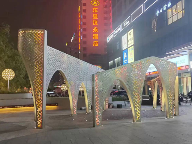 不銹鋼鏤空發(fā)光城市景觀裝飾墻