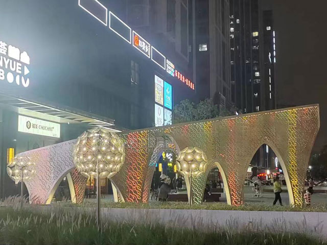 不銹鋼鏤空發(fā)光城市景觀裝飾墻