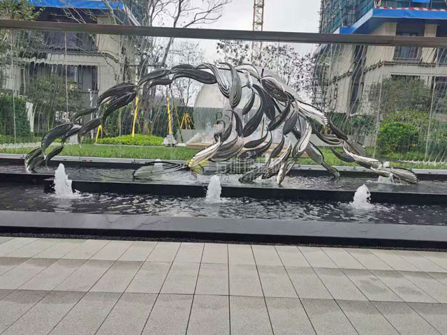 小區(qū)不銹鋼如魚(yú)得水抽象雕塑