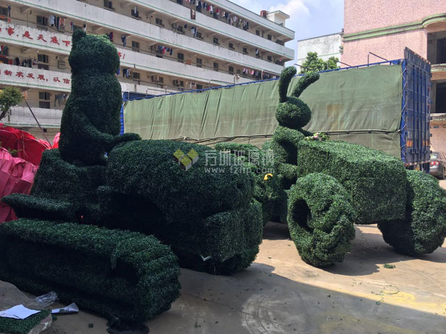 拖拉機(jī)造型綠雕 拖拉機(jī)造型綠雕