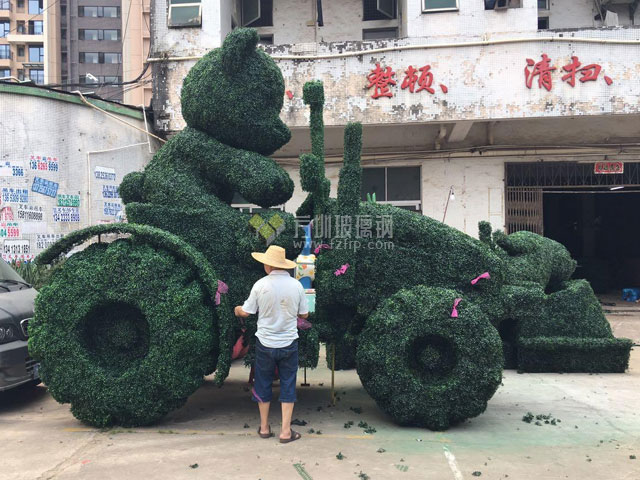 拖拉機(jī)造型綠雕 拖拉機(jī)造型綠雕